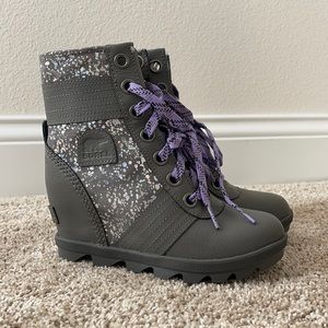 Girls Sorel wedge boots size 1